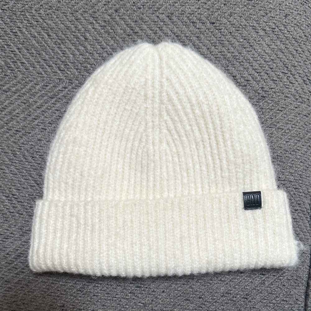 NWOT GAP Cream Fleece-Lined Beanie